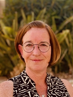 Katrin Ciszewski, Erzieherin und Heilpädagogin bei evangelisches Familienzentrum „fair-eint“ in Köln-Holweide. Sie unterrichtet seit 2018 Kinderyoga und seit 2022 Familienyoga mit viel Herz und Leidenschaft.